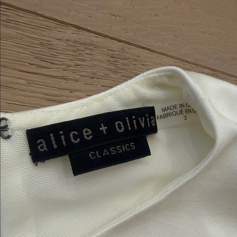 Alice + Olivia Ivory Sleeveless Pleated Crop Top - Picture 2 of 3